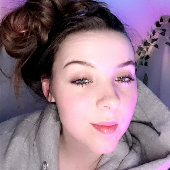 Meet your Posher, Cassidy - Picture 1 of 1